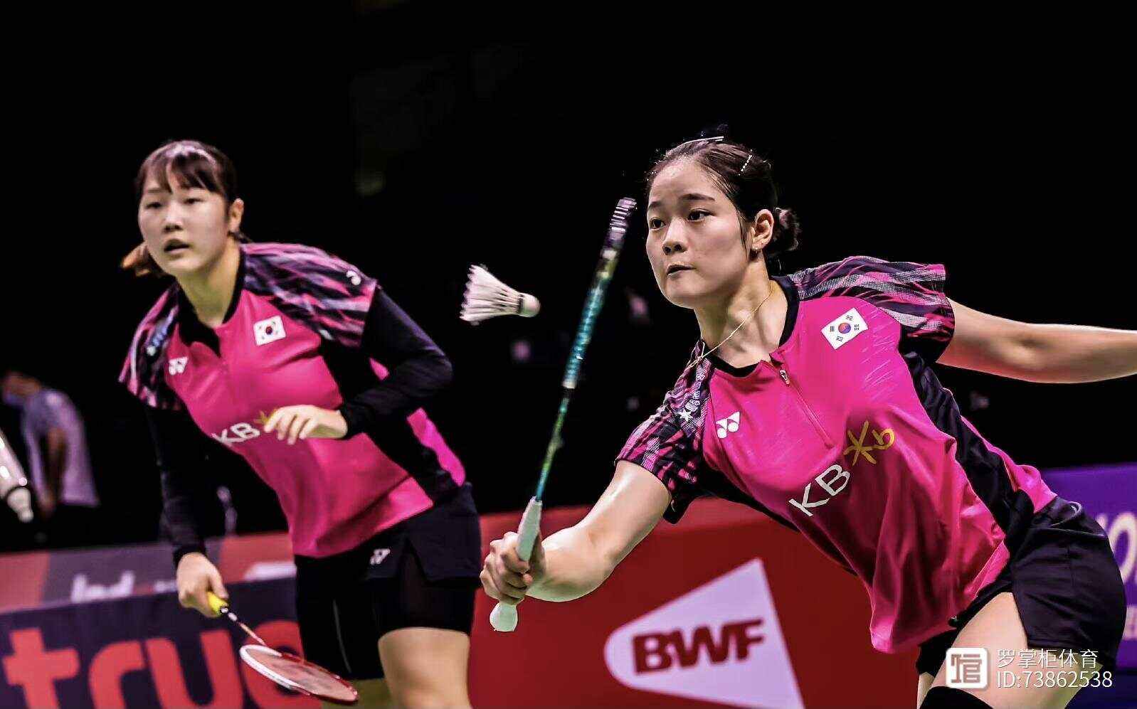 韩国队完胜印尼队，黄鸭组合扛起全队