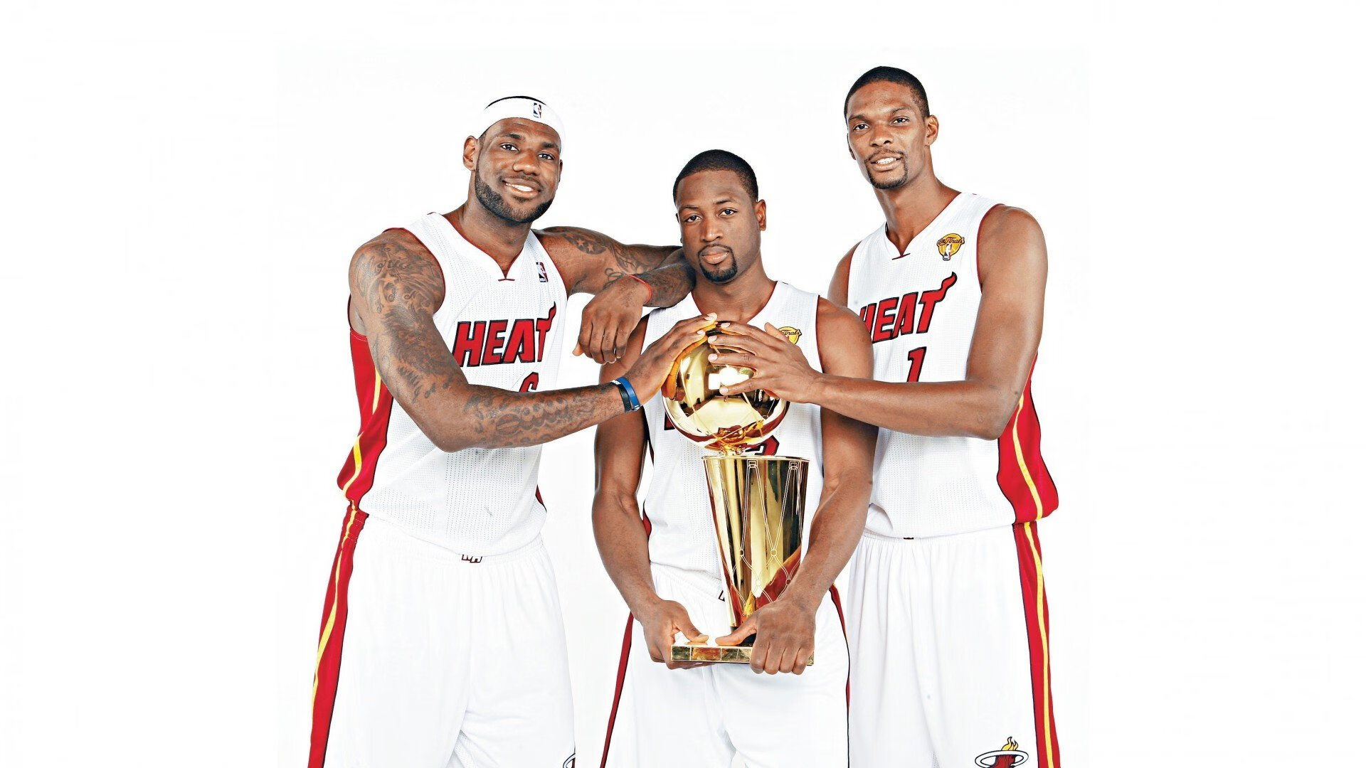 横跨大洋的体育狂欢，开拓者铁血锁雄鹿，英格拉姆欧陆展锋芒